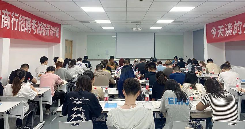 　　零基礎學員也可以通過短時間學習通過考試; 　　全程講練考評、 　　全程詳細跟蹤學習;